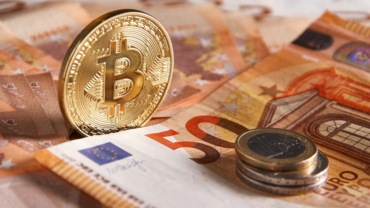 Le cours du bitcoin a fortement bougé ces derniers mois. Qu'est-ce qu'un bitcoin? Qu’est-ce qu’une crypto-monnaie? Qu'est-ce qu'un blockchain?  - Steve Cocriamont - 2 heures - Attestation ITAA